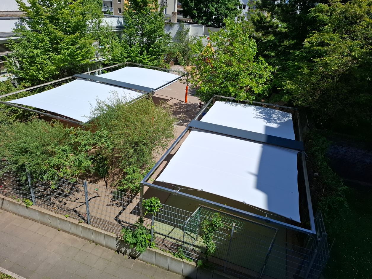 Freestanding Öhrra Zen retractable shade installation