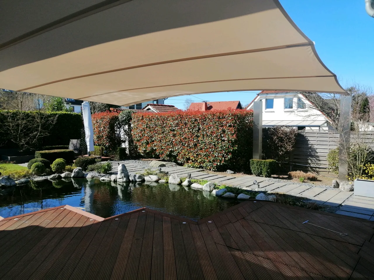 An Öhrra Square retractable shade sail extended over a terrace